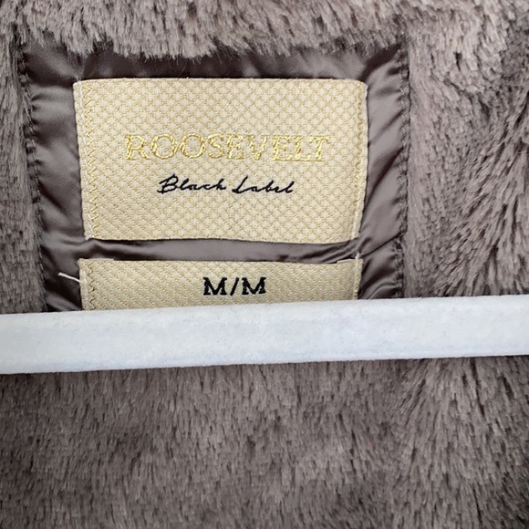 Women's Roosevelt Black Label Gray Wool Lined Vest Size Medium - Picture 2 of 3